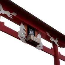 高いところにある賽銭箱