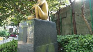 なんともシュールな感じ