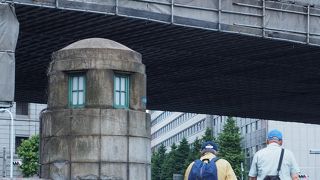 日本橋川にかかっています