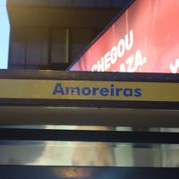 ホテル前のバスの停留所