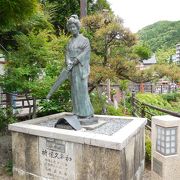 吉永小百合さんをモデルとした銅像