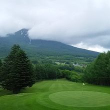 ７番ホールからの岩木山