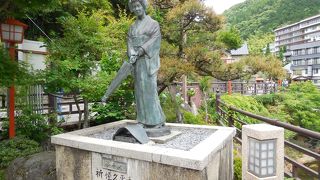 吉永小百合さんをモデルとした銅像