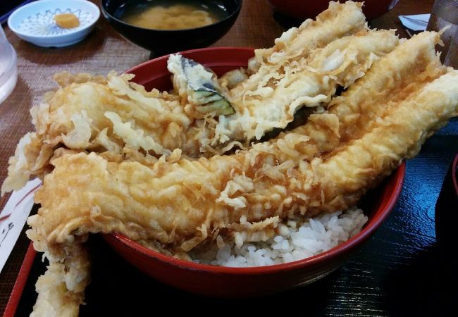 《ボリューム◎》巨大な穴子天丼！！