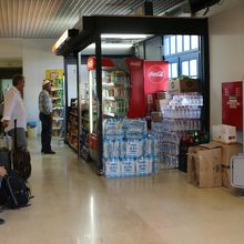 ゲート内の売店