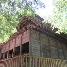 昔はこの建物の中に金色堂があったらしいです