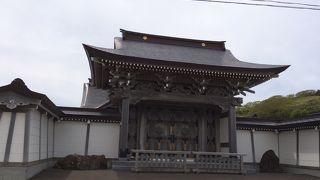 かなり広い境内の