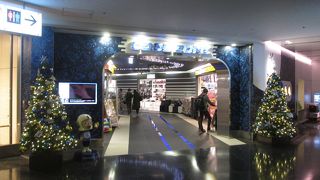 クリスマスシーズンのTOKYO POP TOWN