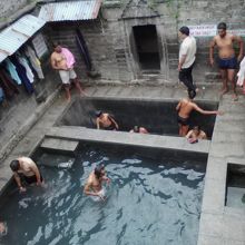 寺院の中の温泉