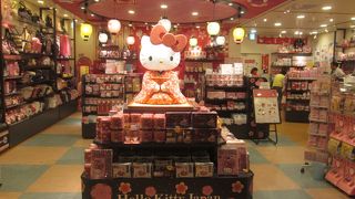 キティーちゃんが迎えてくれます