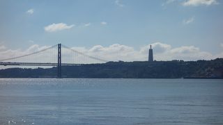 とっても広い川です。