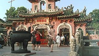 門の色彩が印象的です