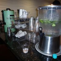 フロントにある無料のコーヒーと水