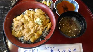 ウニ丼、最高です。