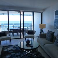 リビングルームはナカナカ広くリゾート感あり