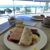 品数は少ないがビーチを見ながらお洒落に楽しめる