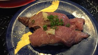 新山口駅前にある変わったネタも食べられるという人気の回転寿司屋さんです。
