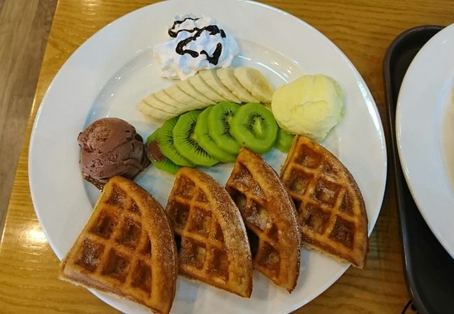 KBS近くの店舗でワッフル！