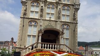 きれいで豪華に咲き誇るばら