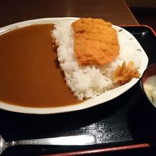 ランチのカツカレーです