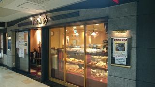 帝国劇場の地下　Vent Dor Cafe　喫煙可能です