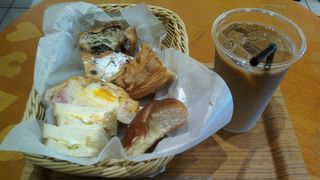 モーニングはパンが食べ放題！