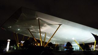 公園との景観や動線を熟慮して作られたいメインエントランスが特徴！