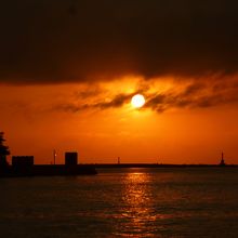 夕暮れ時間帯、船上より・・・