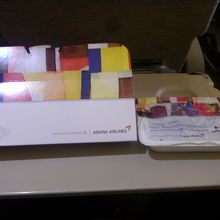 相変わらず、このようなボックスタイプの機内食です