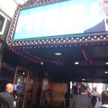 ものすごく目立つ看板なのですぐ見つかる