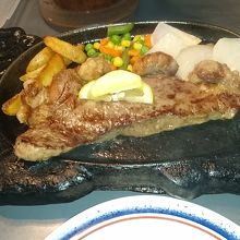 ソースはA1です。酸っぱいソースです