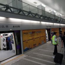 台北駅側