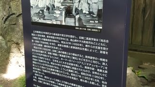 ビル街の木造住居