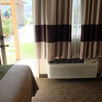 １階の部屋には外へのドアがあり、車からの荷物の出し入れが楽。