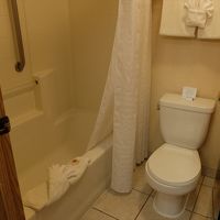 浴室はちょっと余裕のないサイズ。