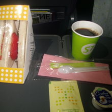 ICN→VVO機内食の様子