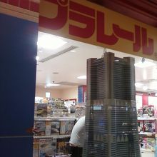 立派なビルが目立ちます。