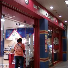 お店の入り口そばです。