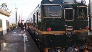 城端線・氷見線を走る観光列車。　こだわりを感じられる内装!