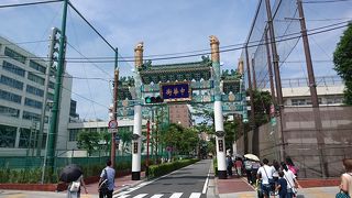 横浜中華街の西の門