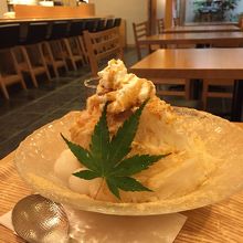 カキ氷です。モジミがのっていました！