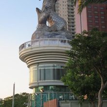 愛河沿いにあります