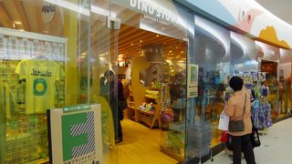 恐竜博物館の記念のお土産多数!　バラマキ土産のお菓子もたくさん売ってます