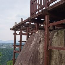 巨石を利用した城壁