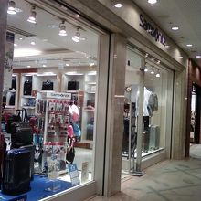 お店の入り口そばです。