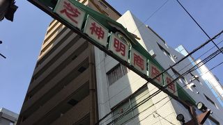 都会の商店街