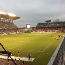 ホームゴール裏よりの試合開始前にて撮影です。