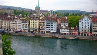 起伏に富んだ街並みを一望できるスポット