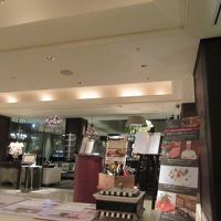 1Fロビーにはいくつかレストランも隣接しています。