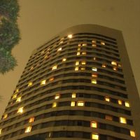 竹芝桟橋側から見たホテル外観。案外こぢんまりしています。